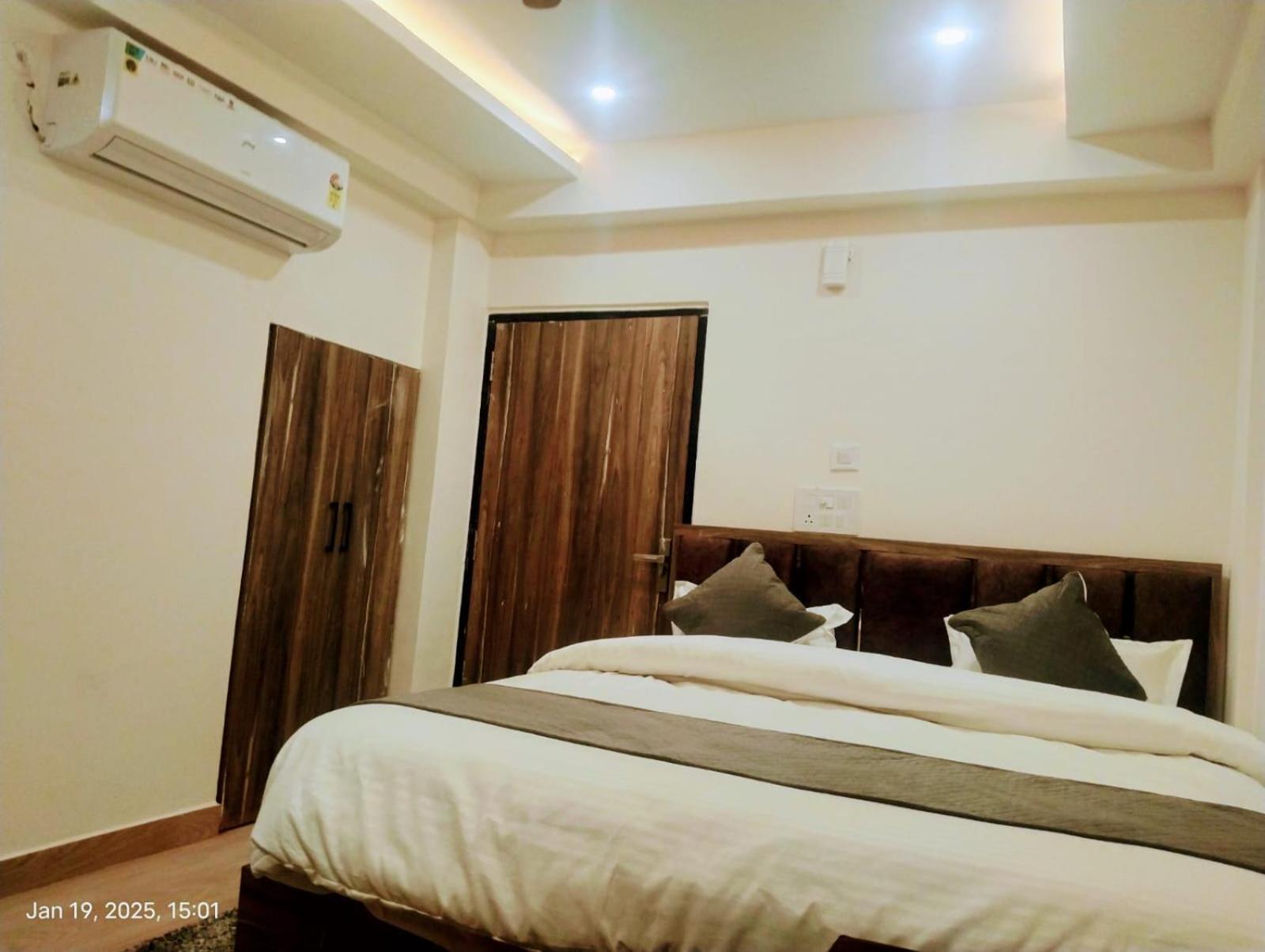 Hotel Abhinandan Ayodhya 외부 사진